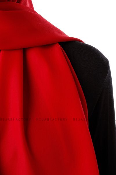 Hadise - Rot Chiffon Hijab
