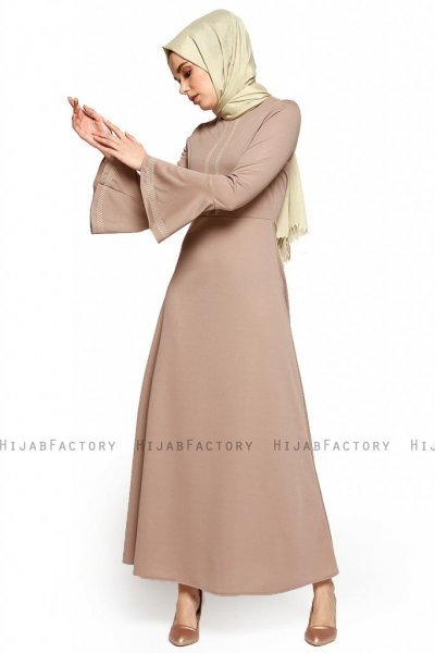 Deste - Taupe Kleid - Miss Halima
