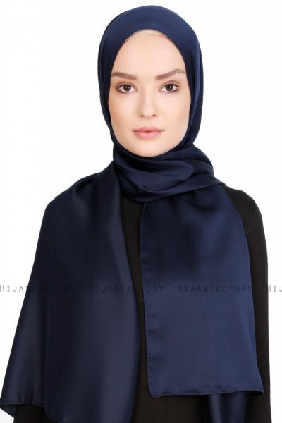 Nuray Glansig Mörkblå Hijab 8A12a
